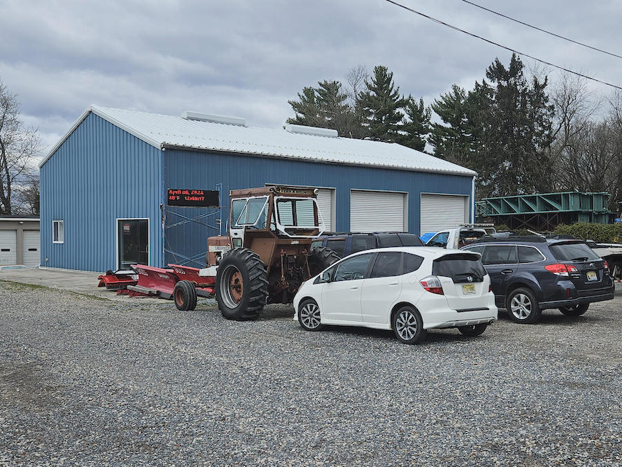 Koches second, smaller garage